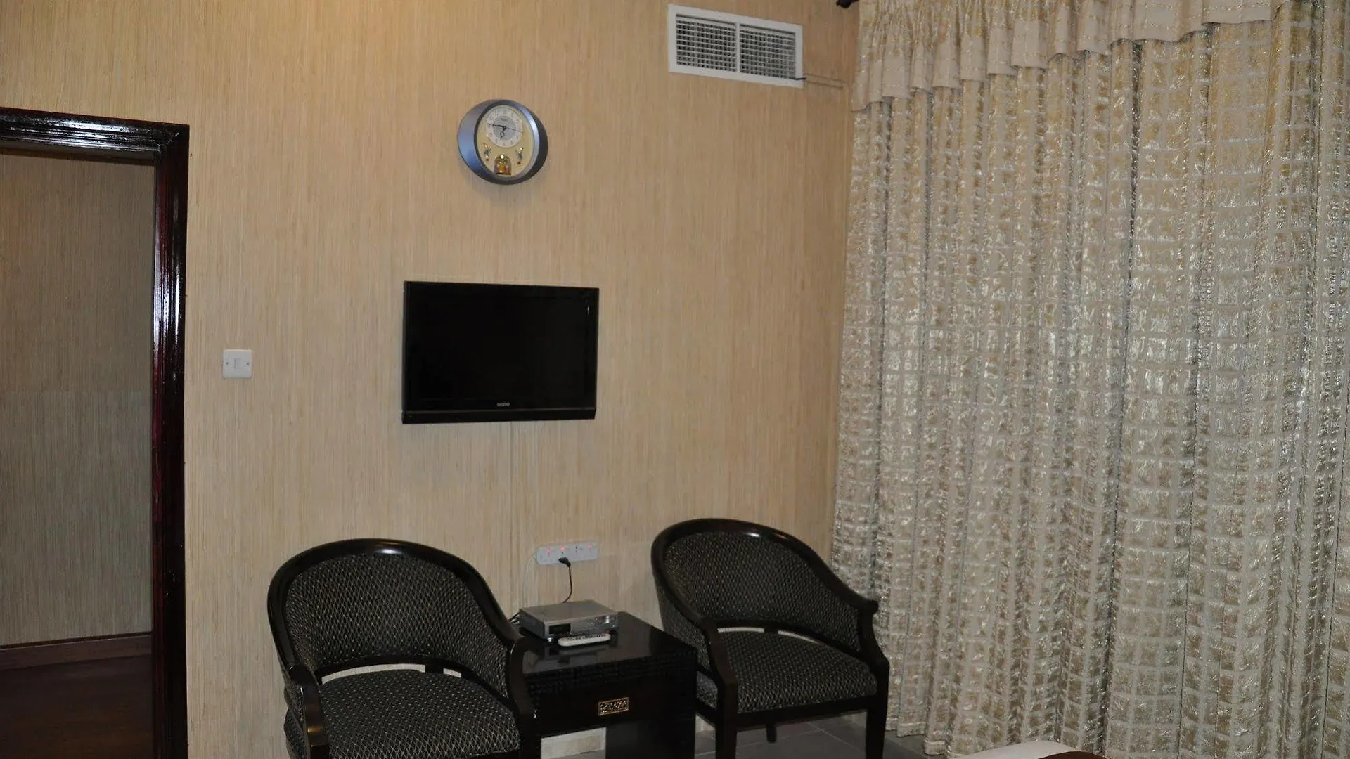 Pan Gulf Hotel Suites Sardzsa